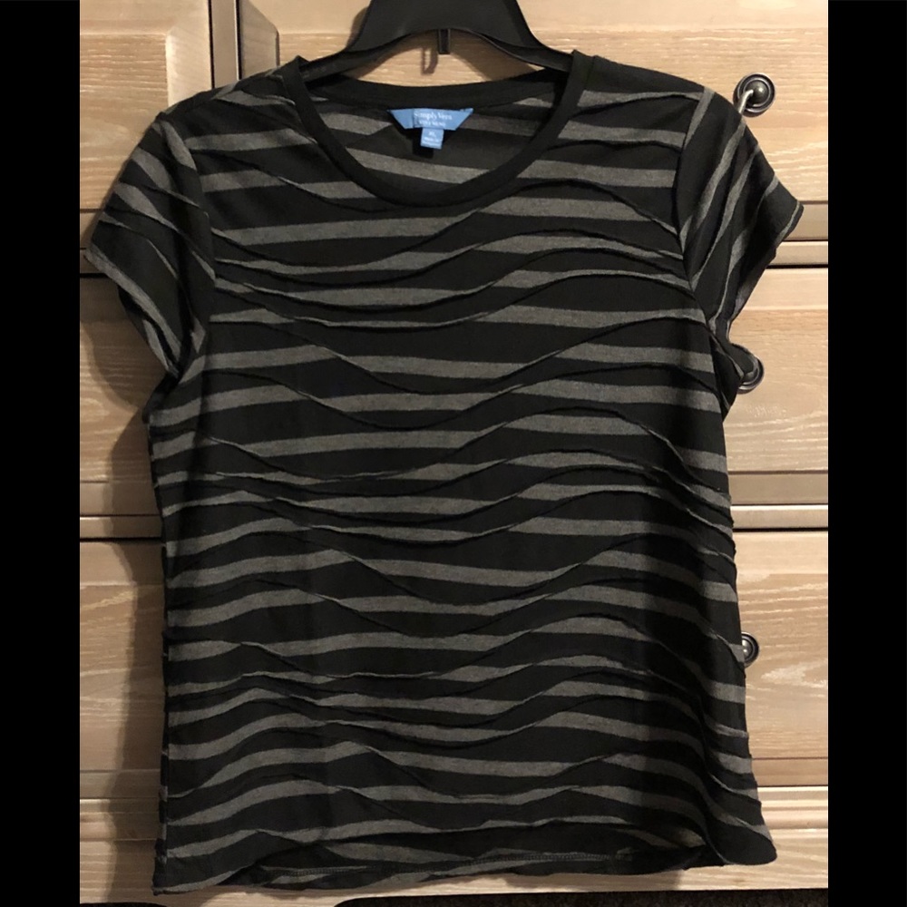 Vera Wang tee